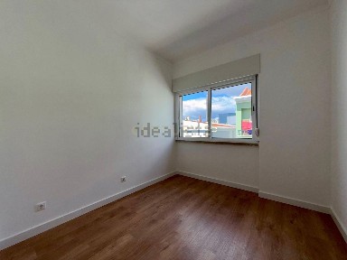 Arrendamento de apartamento T2 na Rua Doutor António José de Almeida, 8