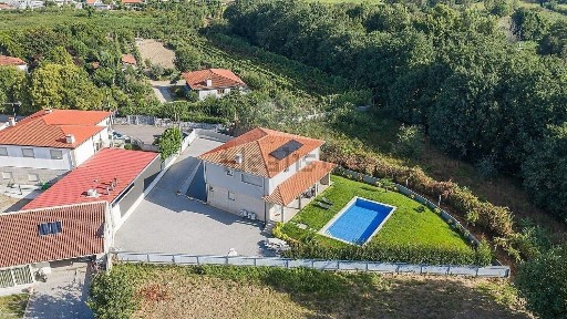 Briteiros Santo Estêvão e Donim, Rua Vila Chã, 126