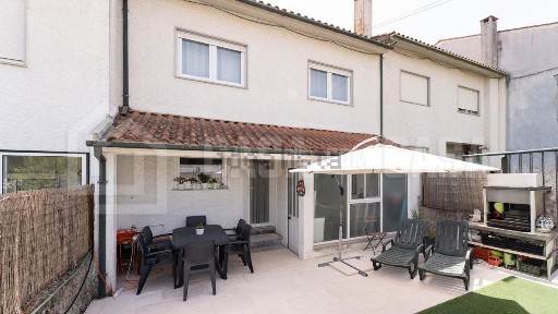 Moradia em banda à venda em Repeses e São Salvador