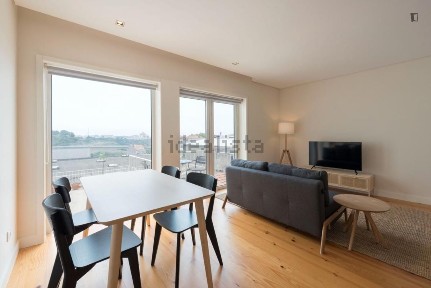 Arrendamento de apartamento T2 nas Fontaínhas - Duques