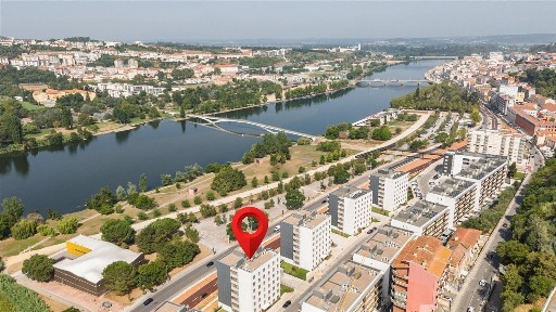 Apartamento T4 à venda na Rua Palmira Pedro