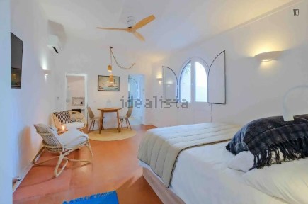 Arrendamento de apartamento T0 na Rua Olivença