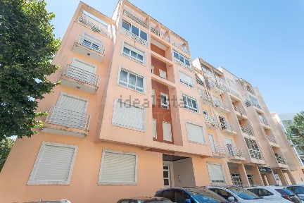 Apartamento T2 à venda na Rua Maria Alda Nogueira