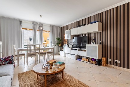 Apartamento T3 à venda na Rua Frei Fernão Rodrigues Monteiro, 32