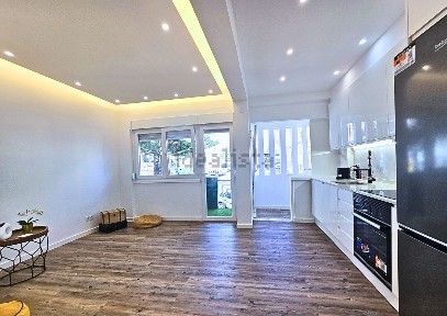 Apartamento T2 à venda na Rua Carlos Charbel