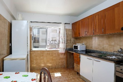 Apartamento T2 à venda na Rua Madressilvas