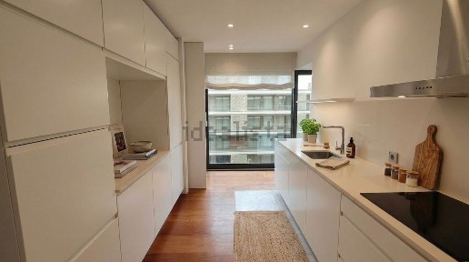 Apartamento T4 à venda na Rua João Martins Branco