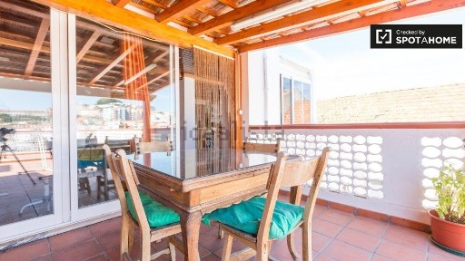 Arrendamento de apartamento T1 na Rua Nova do Desterro