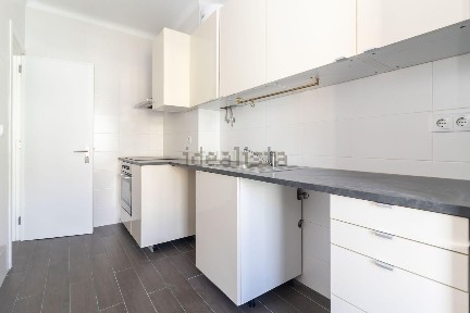 Arrendamento de apartamento T3 na Rua Tenente Aviador Carlos Alves, 23
