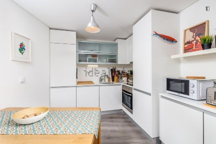 Arrendamento de apartamento T2 na Rua Varandas para o Mar
