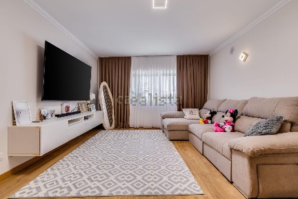 Apartamento T1 à venda na Rua Professor José Sousa Ferradeira, 12