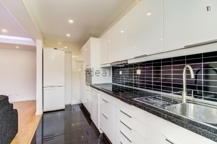 Arrendamento de apartamento T4 na Avenida Dom Luís I