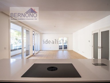 Apartamento T3 à venda na Rua Sampaio Bruno