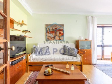 Apartamento T1 à venda na Praça Camões, 311