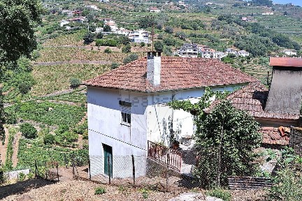 Moradia independente à venda na Rua de Valcôvo de Baixo