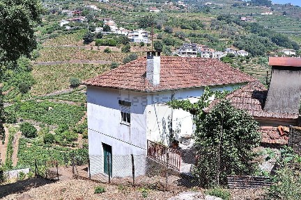 Moradia independente à venda na Rua de Valcôvo de Baixo