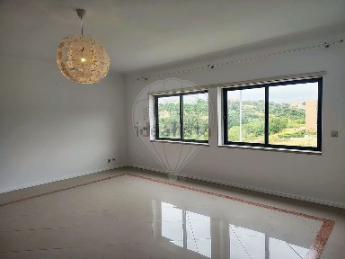 Arrendamento de apartamento T2 na Estrada Desvio