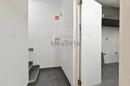Espaço comercial à venda na Quinta do Almargem