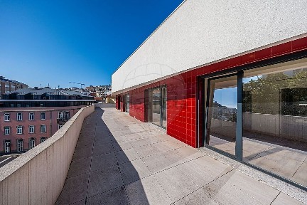 Apartamento T4 à venda na Rua 21 de Agosto, 182
