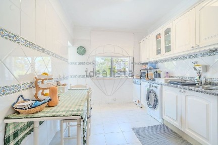 Apartamento T1 à venda na Avenida Professor Doutor Adelino da Palma Carlos