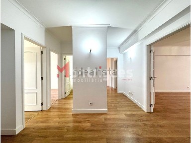 Apartamento T3 à venda na Estrada da Luz