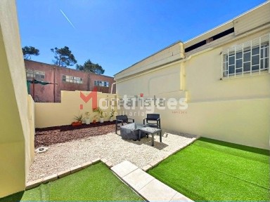 Apartamento T1 à venda na Rua Forças Armadas