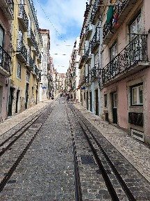 Apartamento T2 à venda na Rua da Bica de Duarte Belo