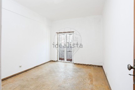 Apartamento T2 à venda na Rua António Sergio