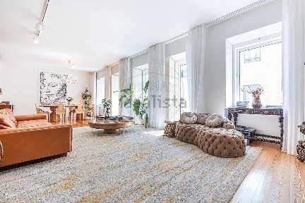 Apartamento T4 à venda na Rua do Prior