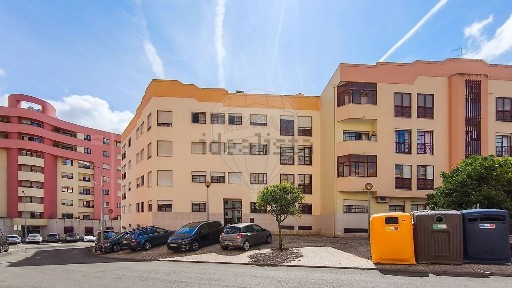 Apartamento T2 à venda na Praça da Ordem de Cristo