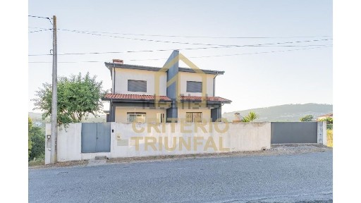 Moradia independente à venda em Paredes