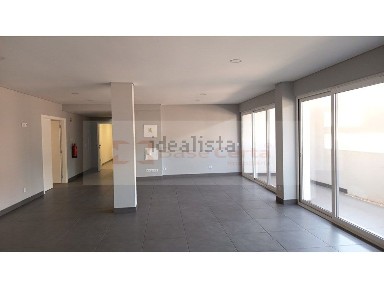 Apartamento T3 à venda na Rua Engenheiro Quartin Graça