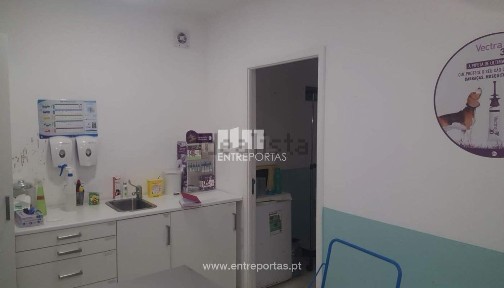 Espaço comercial à venda em Cinfães