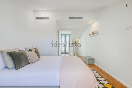 Arrendamento de apartamento T2 na Rua de Santos Pousada