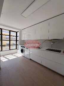 Apartamento T3 à venda na Avenida Comandante Ramiro Correia