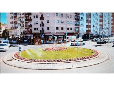 Arrendamento de espaço comercial na Rua José Baltazar Bastos Costa, 2