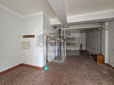Arrendamento de armazém no Centro - Parque Central