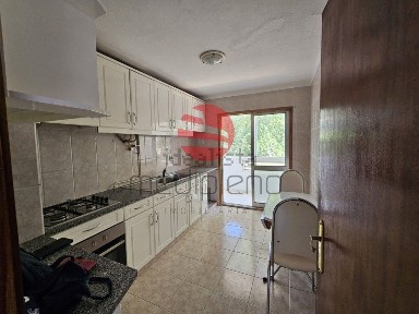 Arrendamento de apartamento T2 na Rua Coração de Jesus
