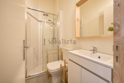 Arrendamento de apartamento T0 na Avenida António Augusto de Aguiar