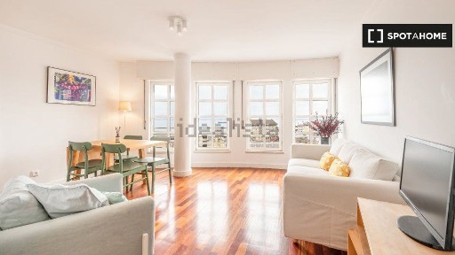 Arrendamento de apartamento T2 na Rua da Bela Vista à Graça
