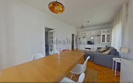 Arrendamento de apartamento T4 na Rua de Fernandes Costa