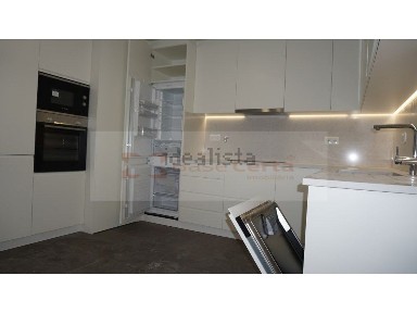 Apartamento T3 à venda na Rua Engenheiro Quartin Graça