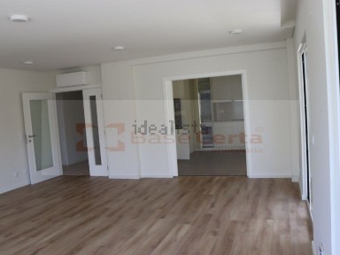 Apartamento T2 à venda em Calçada do Poço