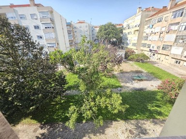 Apartamento T2 à venda na Avenida do Ultramar, 20