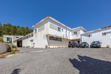 Armazém à venda na Estrada Nacional 8 s/n
