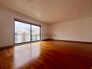 Arrendamento de apartamento T3 na Rua Mario de Azevedo Gomes