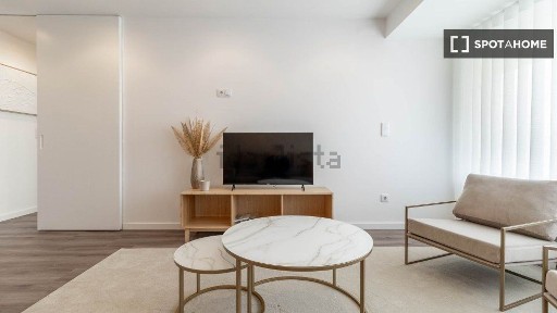 Arrendamento de apartamento T1 na Rua Basílio Teles