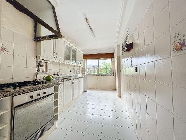 Arrendamento de apartamento T3 na Avenida Cândido de Oliveira, 14