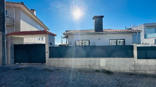 Tougues, Rua da Espinheira