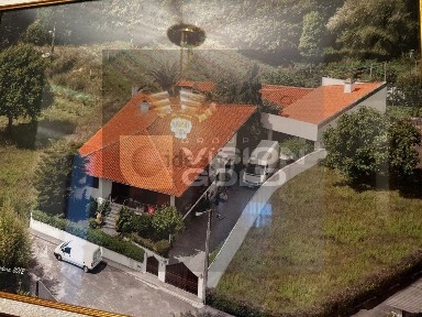 Moradia independente à venda no Centro de Oliveira de Azeméis